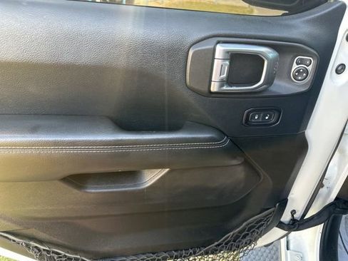 Used 2019 Jeep Wrangler Unlimited Sahara w/ Uconnect 4C Nav & Sound Group AWD/4WD image 12