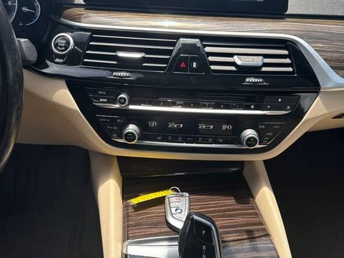 Used 2019 BMW 530i xDrive w/ Convenience Package AWD/4WD image 10