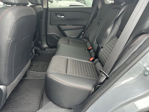 Used 2025 Nissan Rogue SV image 22