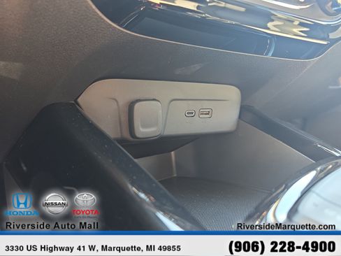 Used 2024 Chevrolet Trax LT w/ Driver Confidence Package FWD image 18