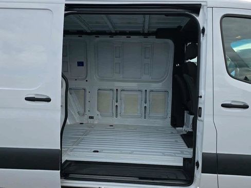 Used 2025 Mercedes-Benz Sprinter 2500 image 14