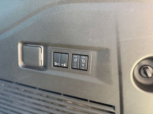 Used 2025 Chevrolet Tahoe Z71 w/ Comfort Package image 29