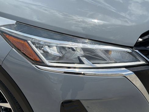 Used 2022 Nissan Kicks SV w/ Interior Electronics Package FWD image 11