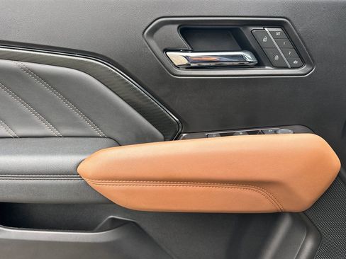 Used 2025 GMC Canyon AT4 w/ Nightfall Edition image 11