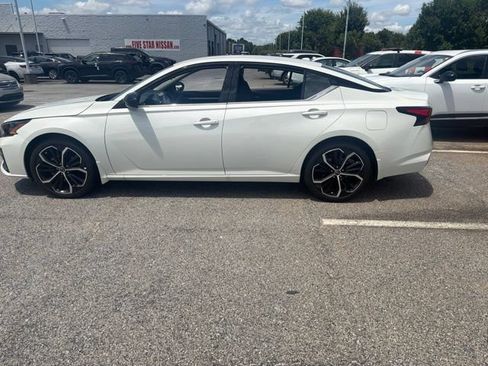 Used 2025 Nissan Altima 2.5 SR FWD image 15