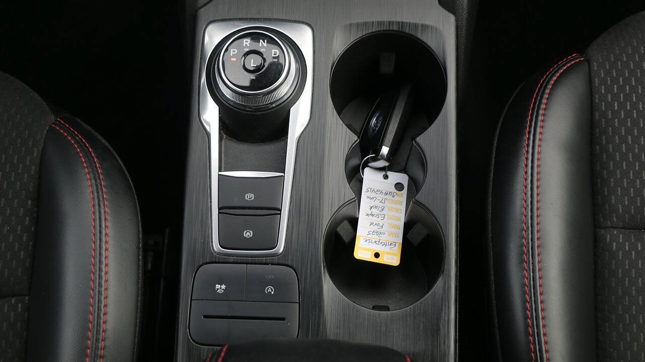 Used 2025 Ford Escape ST-Line Select AWD/4WD image 25