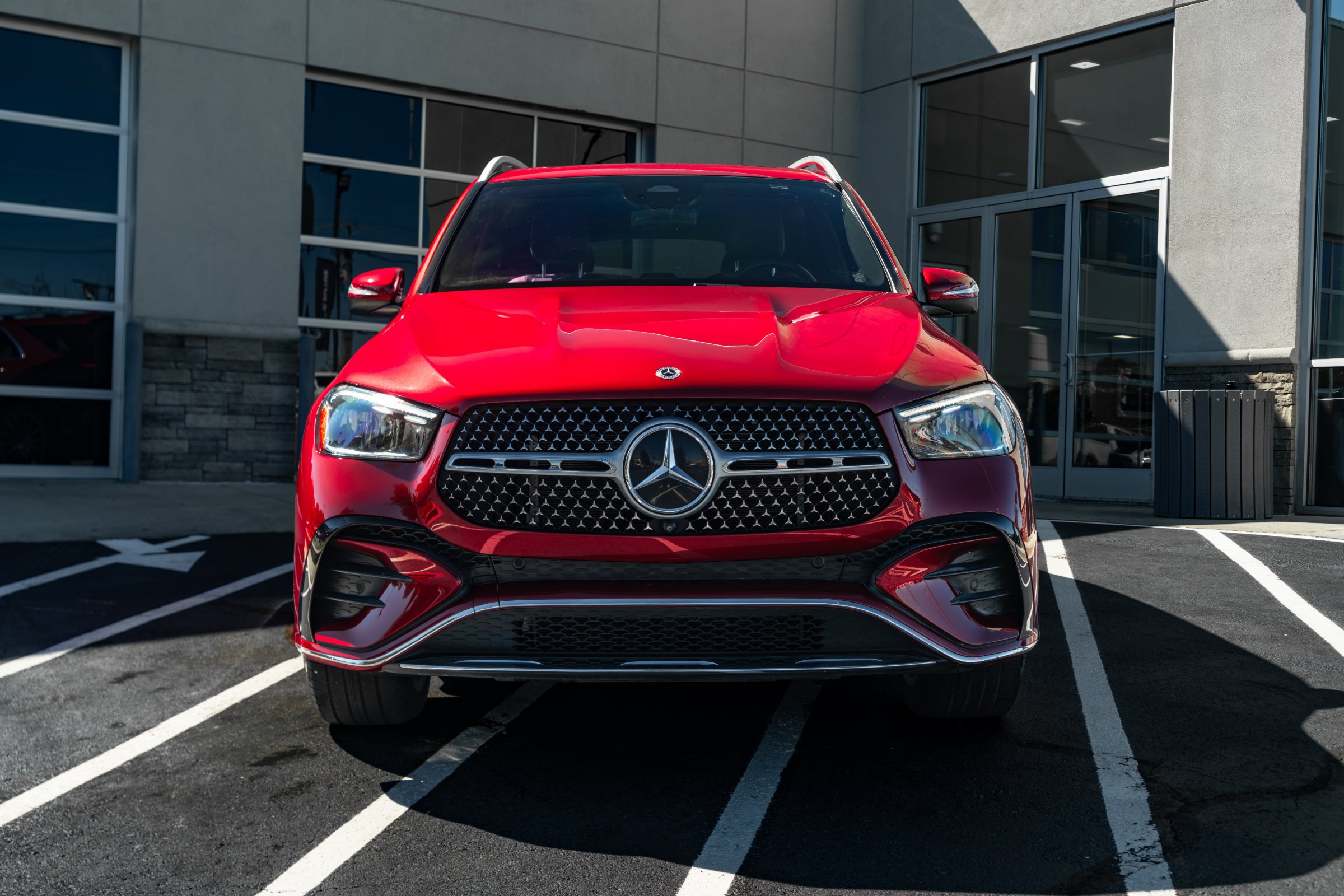 Used 2024 Mercedes-Benz GLE 350 4MATIC w/ AMG Line Exterior image 5