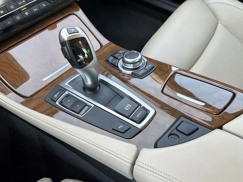 Used 2011 BMW 550i Sedan image 23