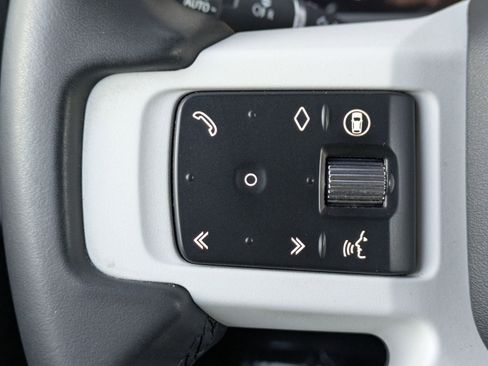 Used 2025 Land Rover Defender 110 S image 16