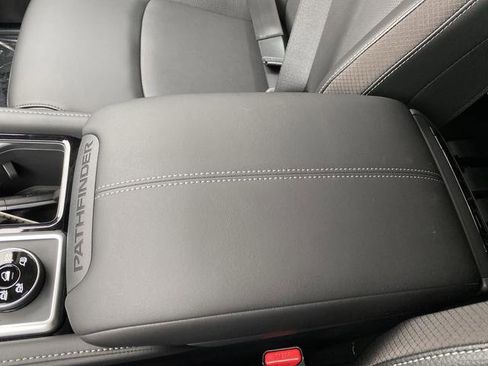 New 2026 Nissan Pathfinder SL image 10