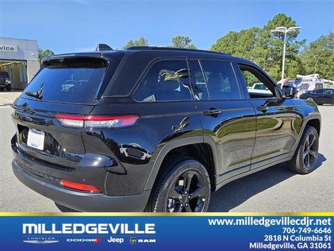 New 2025 Jeep Grand Cherokee Limited w/ Luxury Tech Group II image 14