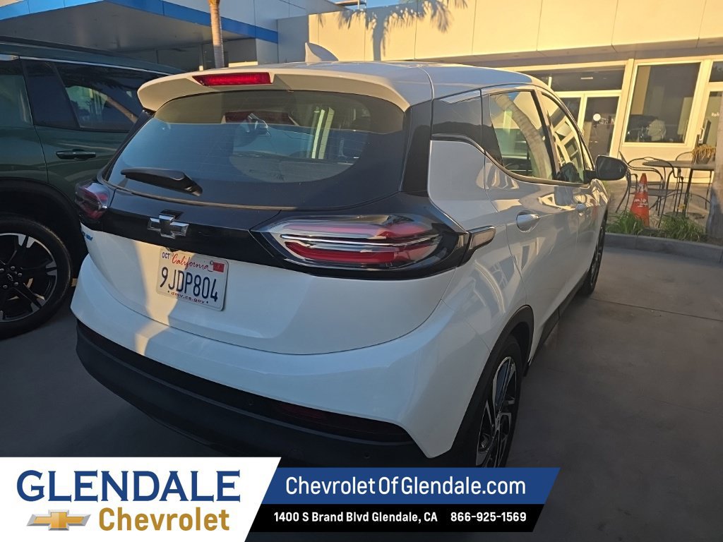 Used 2023 Chevrolet Bolt LT w/ Infotainment Package FWD image 5