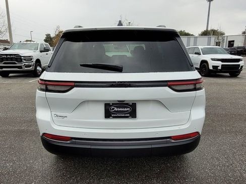 New 2026 Jeep Grand Cherokee Altitude image 11