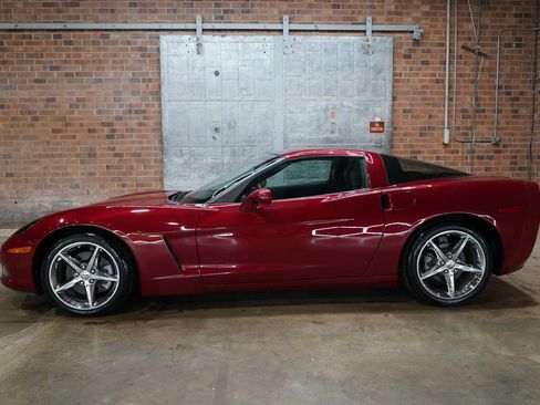 Used 2012 Chevrolet Corvette Coupe w/ Roof Package RWD image 9