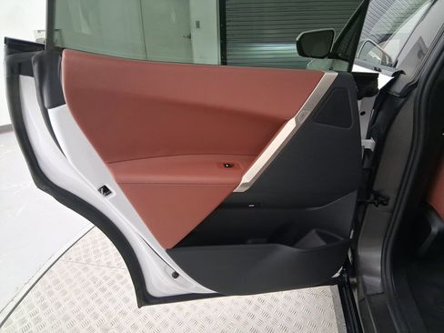 Used 2023 BMW iX xDrive50 w/ Sport Package image 27