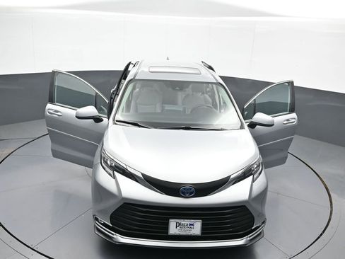 Certified 2024 Toyota Sienna XLE AWD/4WD image 48