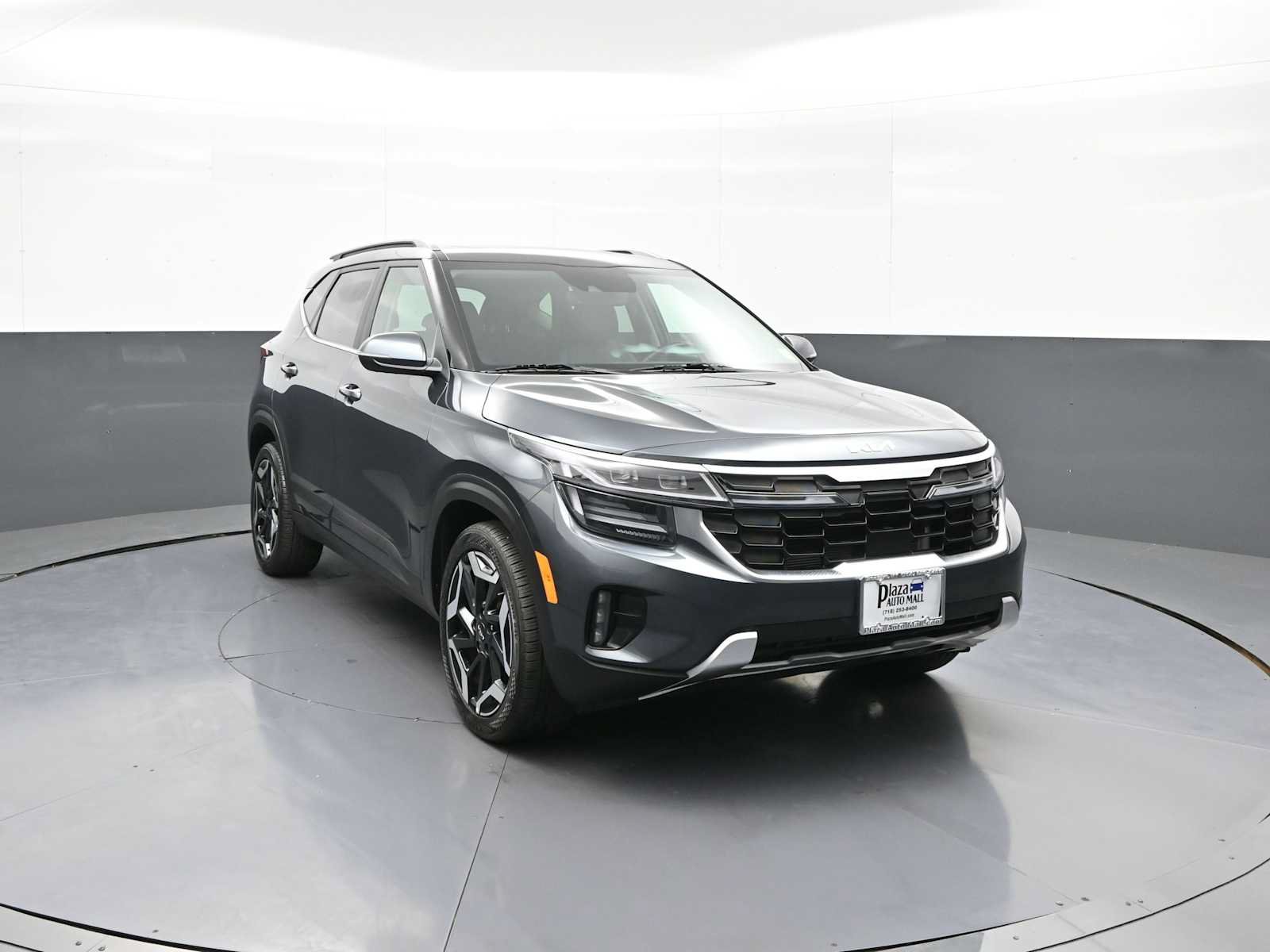 Used 2025 Kia Seltos SX w/ SX Sunroof Package AWD/4WD image 3