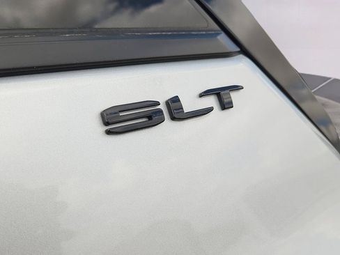Used 2022 GMC Terrain SLT w/ LPO, 'HIT The Road' Package FWD image 25