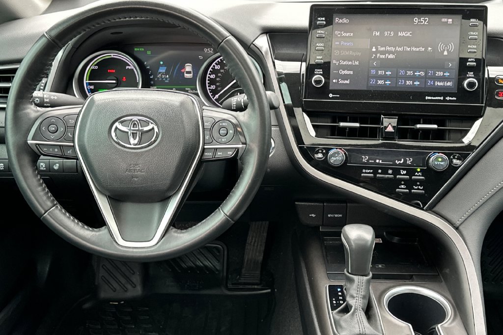 Used 2024 Toyota Camry XLE w/ Cold Weather Package FWD image 18