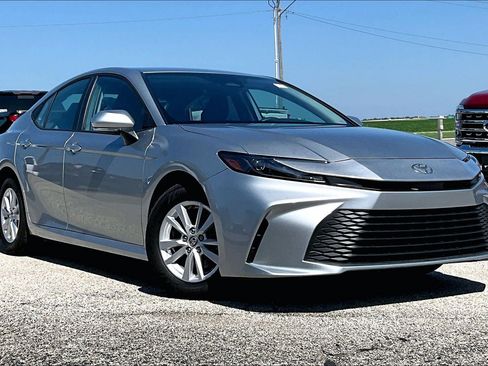 Used 2025 Toyota Camry LE FWD image 35