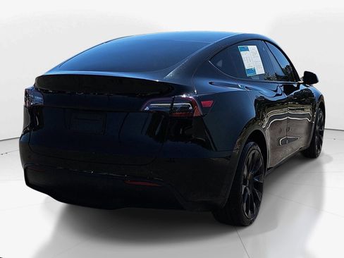 Used 2023 Tesla Model Y Long Range image 3