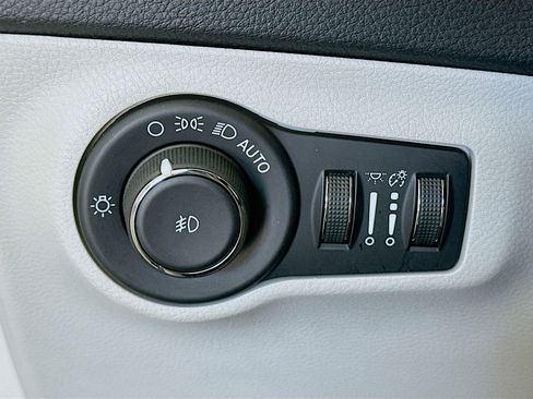 Used 2021 Jeep Compass Limited image 17