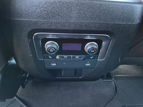 Used 2022 Chevrolet Suburban High Country image 17