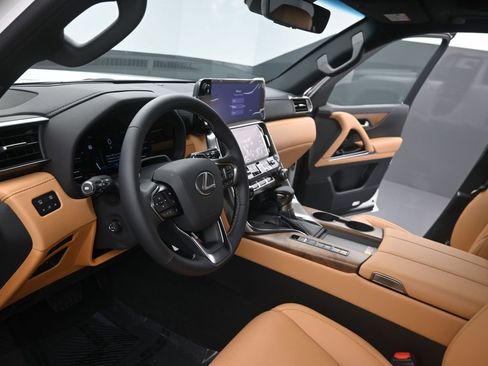 New 2026 Lexus LX 600 4WD w/ Premium Package image 13