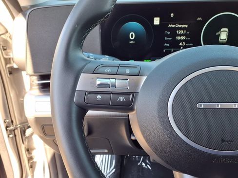 Used 2025 Hyundai Kona SEL FWD image 16