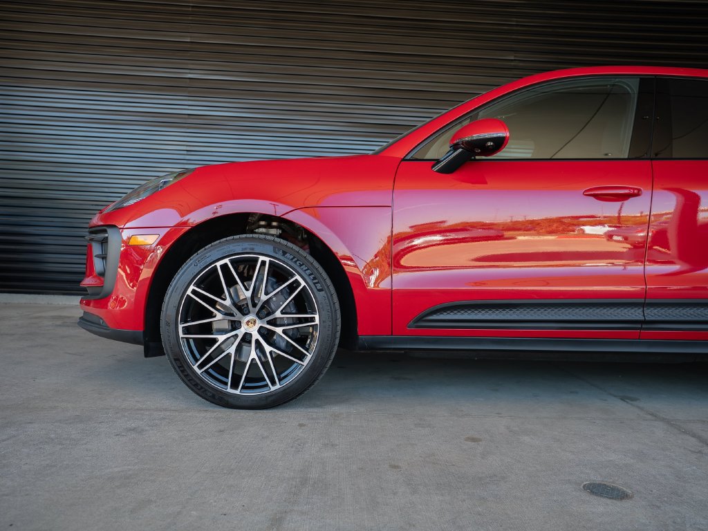 Certified 2023 Porsche Macan AWD/4WD image 11