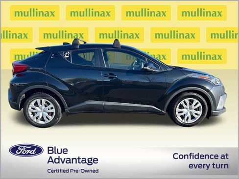 Used 2019 Toyota C-HR LE image 2