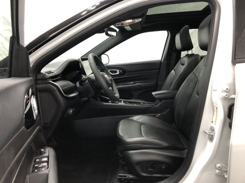 Used 2024 Jeep Compass Limited w/ High Altitude Package image 14