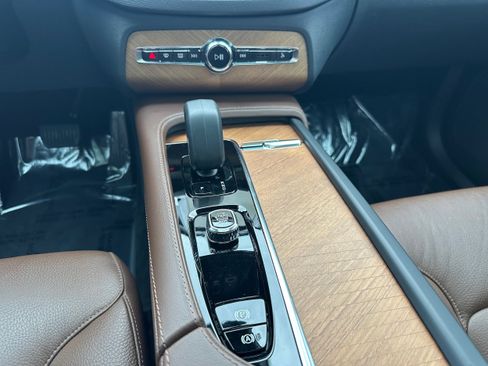 Certified 2023 Volvo XC90 B6 Core w/ Climate Package image 17