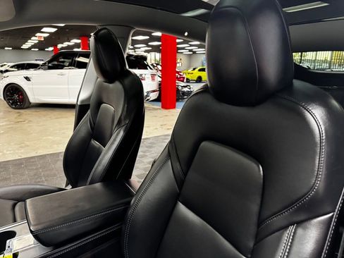 Used 2022 Tesla Model Y Long Range image 32