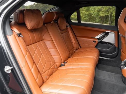 Used 2023 BMW 740i w/ Luxury Rear Seating Package RWD image 40