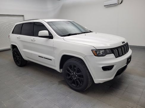 Used 2019 Jeep Grand Cherokee Altitude AWD/4WD image 11