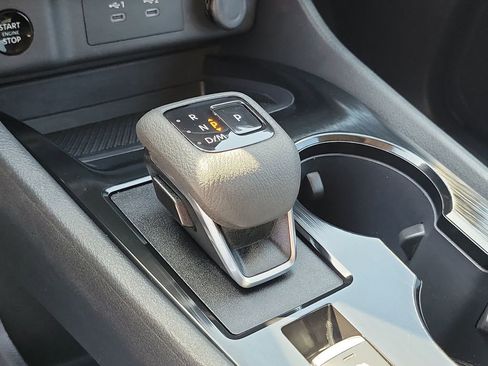 Used 2025 Nissan Rogue SV image 30