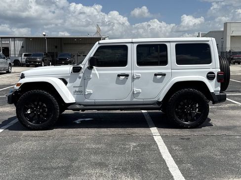 Used 2024 Jeep Wrangler Unlimited Sahara AWD/4WD image 8
