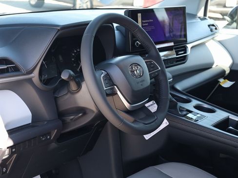 New 2026 Toyota Sienna XLE FWD image 14