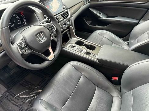 Used 2018 Honda Accord Touring image 11