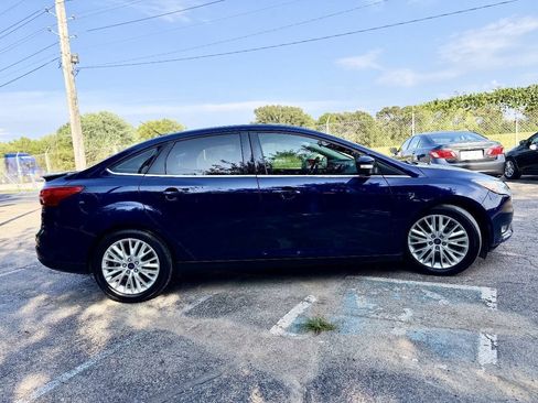 Used 2017 Ford Focus Titanium FWD image 6