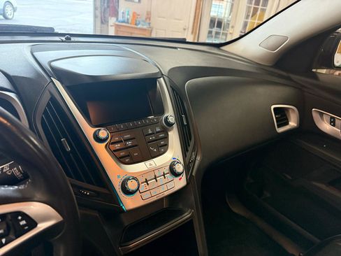 Used 2017 Chevrolet Equinox LT FWD image 14