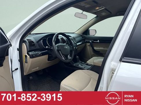 Used 2011 Kia Sorento LX AWD/4WD image 5