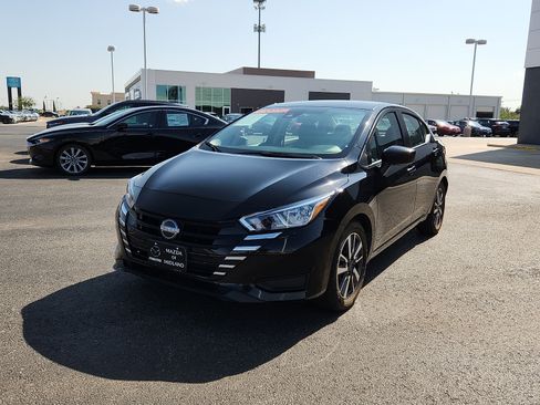 Used 2024 Nissan Versa SV FWD image 2