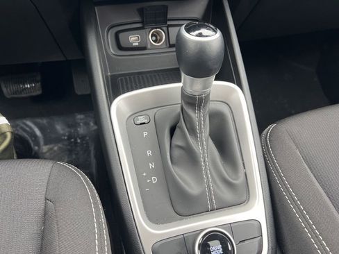 Used 2025 Hyundai Venue SEL image 23