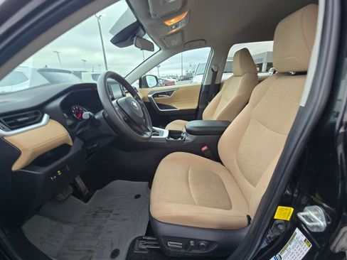 Used 2021 Toyota RAV4 XLE image 17