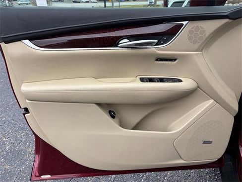 Used 2017 Cadillac XT5 Luxury w/ Driver Awareness Package image 9