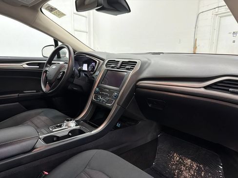 Used 2019 Ford Fusion SE FWD image 34
