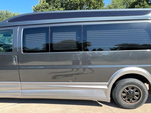 Used 2016 GMC Savana 2500 Extended image 17