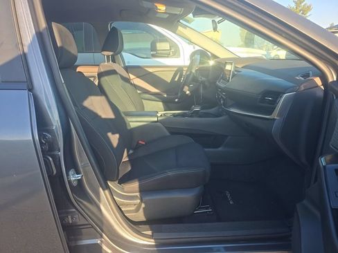 Used 2023 Nissan Rogue S AWD/4WD image 3
